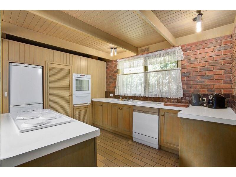 18 Darlington Avenue, Wheelers Hill VIC 3150