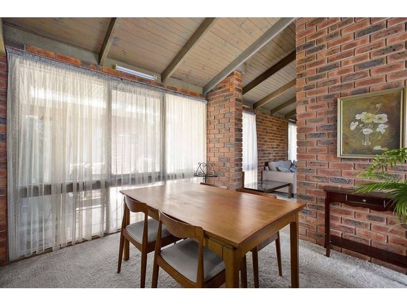 18 Darlington Avenue, Wheelers Hill VIC 3150