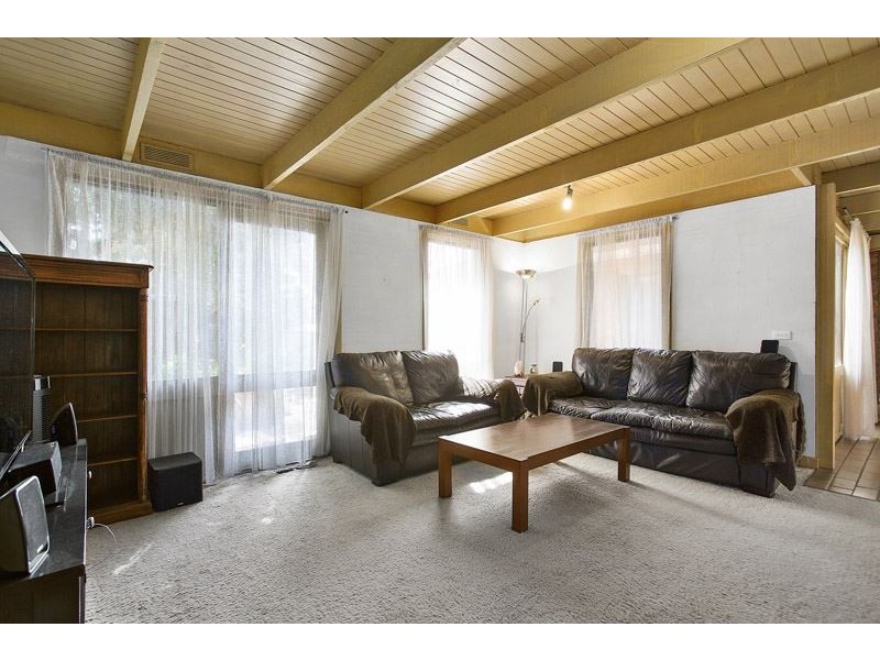 18 Darlington Avenue, Wheelers Hill VIC 3150