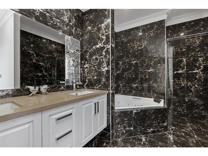 21 Lincoln Avenue, Glen Waverley VIC 3150