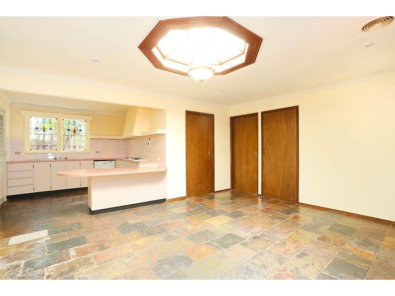 879 Waverley Road, Glen Waverley VIC 3150