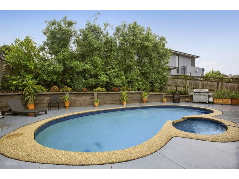 27 Sunnybrook Drive, Wheelers Hill VIC 3150