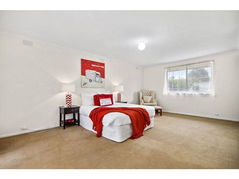 12 Stradbroke Crescent, Mulgrave VIC 3170