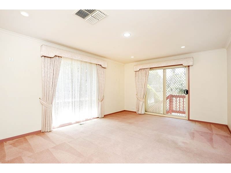 9 Watsons Road, Glen Waverley VIC 3150