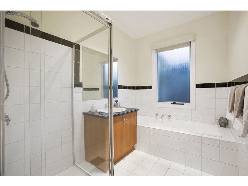 1 Kerrie Road, Glen Waverley VIC 3150