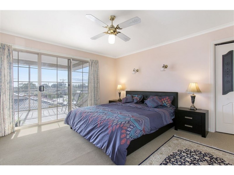 1 Holly Green Drive, Wheelers Hill VIC 3150