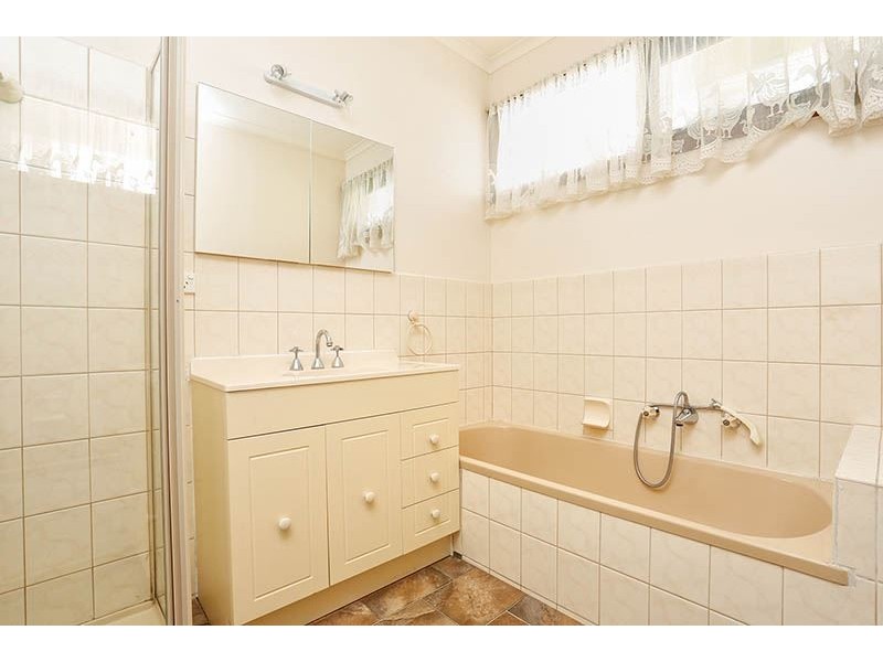 20 Chivalry Avenue, Glen Waverley VIC 3150