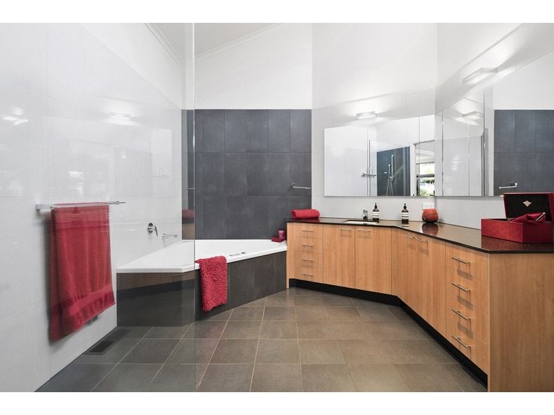 26 Highvale Road, Glen Waverley VIC 3150