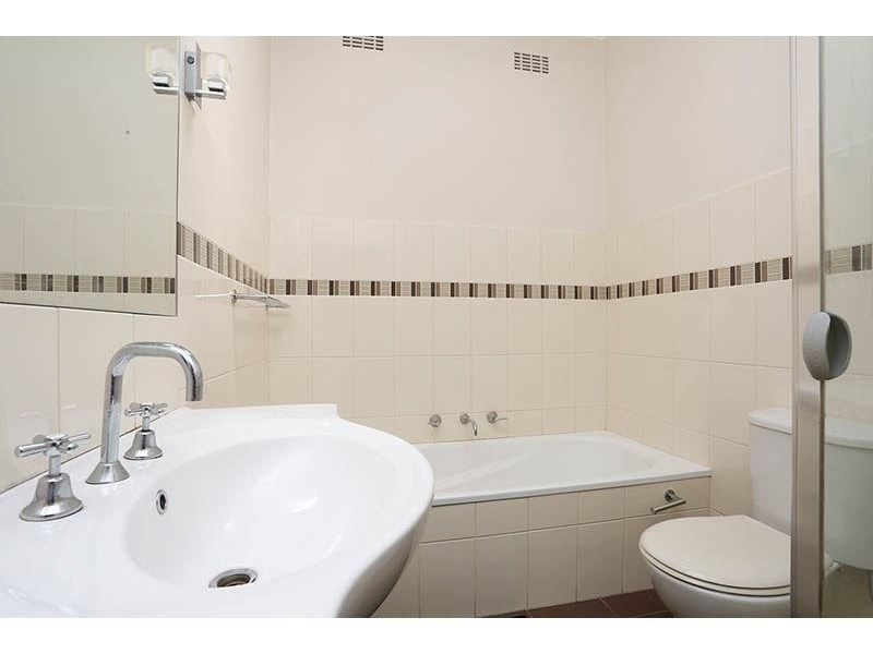 1/4 Mortimer Street, Huntingdale VIC 3166