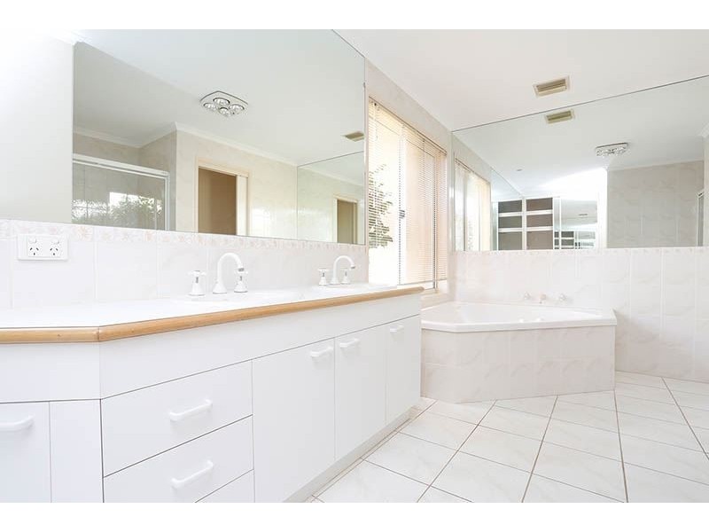 64 Grandview Road, Wheelers Hill VIC 3150