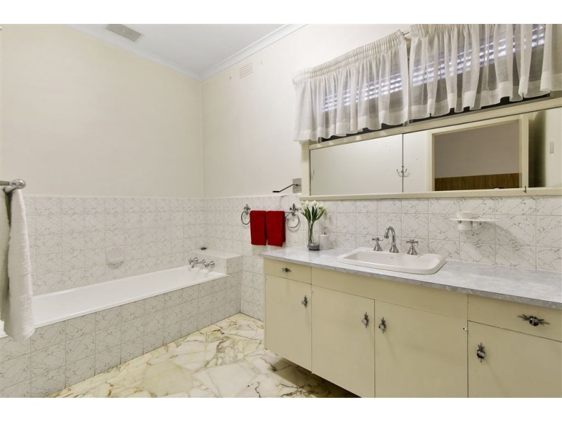 9 Ivanhoe Street, Glen Waverley VIC 3150