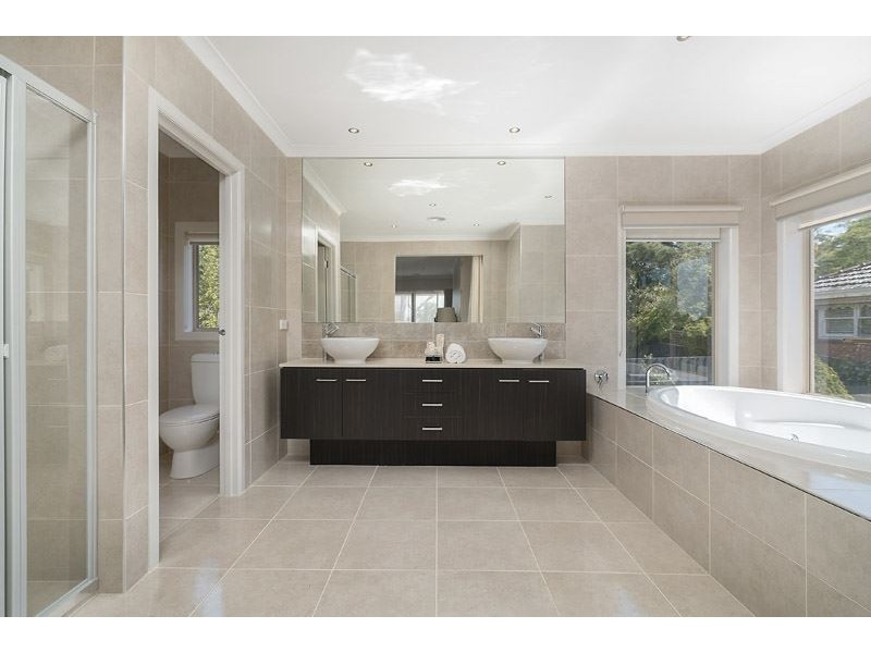 1 Brazilia Drive, Glen Waverley VIC 3150