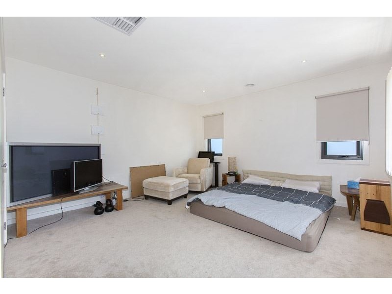 1/1 Aurisch Avenue, Glen Waverley VIC 3150