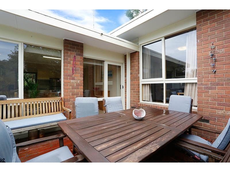 33 Sunnybrook Drive, Wheelers Hill VIC 3150