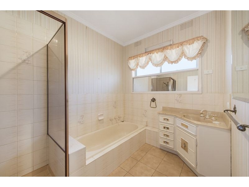 17 Coolabah Avenue, Glen Waverley VIC 3150