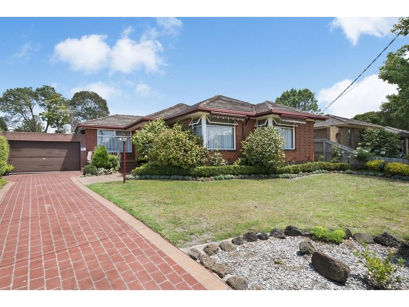 17 Honeysuckle Avenue, Wheelers Hill VIC 3150