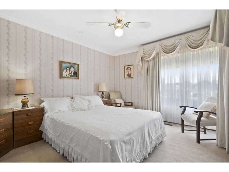 17 Honeysuckle Avenue, Wheelers Hill VIC 3150