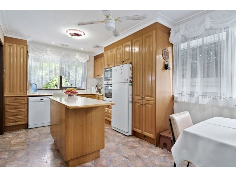 17 Honeysuckle Avenue, Wheelers Hill VIC 3150