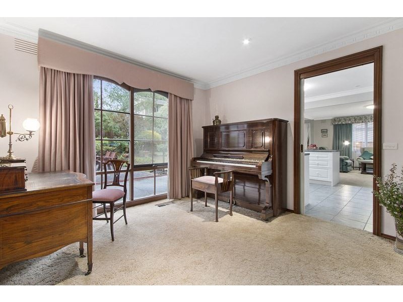 13 Sunnybrook Drive, Wheelers Hill VIC 3150