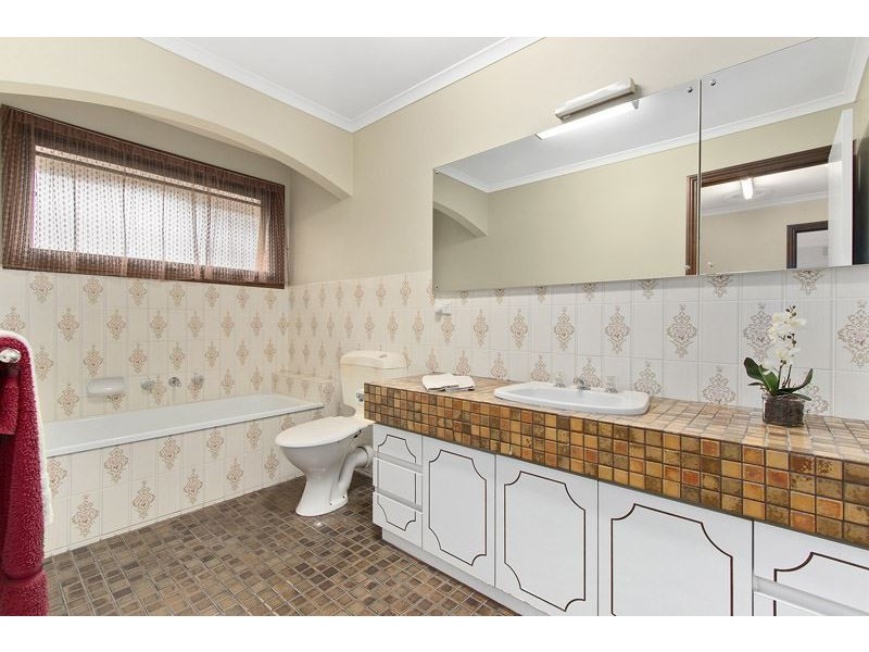 13 Sunnybrook Drive, Wheelers Hill VIC 3150