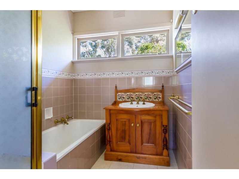 1 Karwitha Street, Vermont VIC 3133