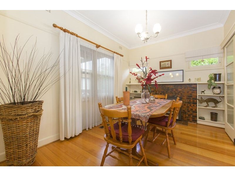 15 Wilson Road, Glen Waverley VIC 3150
