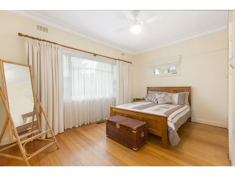 15 Wilson Road, Glen Waverley VIC 3150