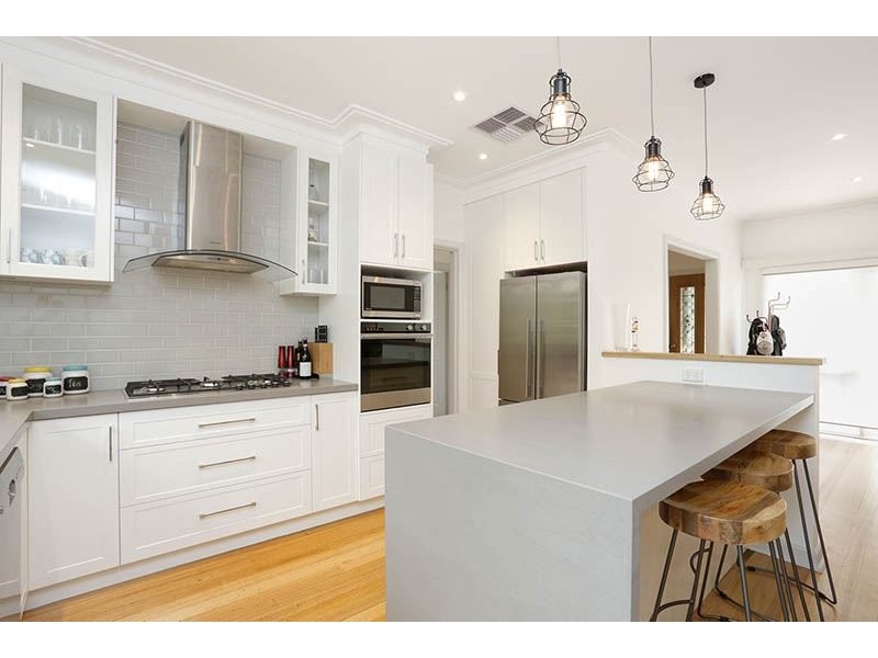 18 St Clair Crescent, Mount Waverley VIC 3149