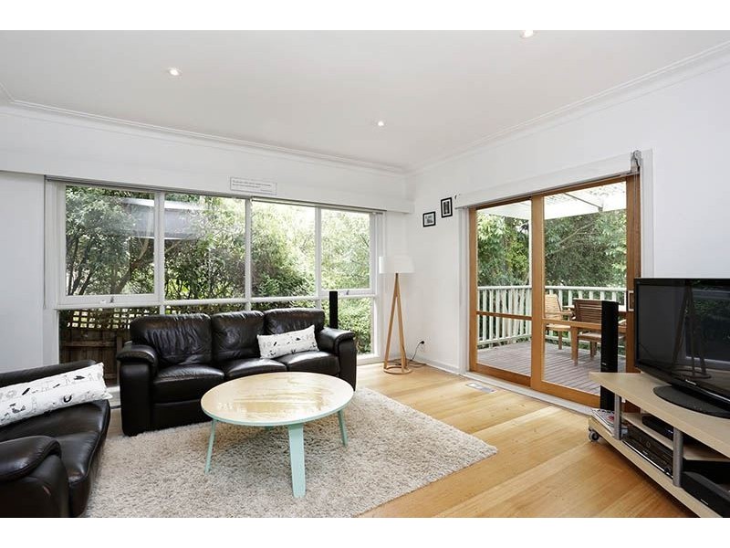 18 St Clair Crescent, Mount Waverley VIC 3149