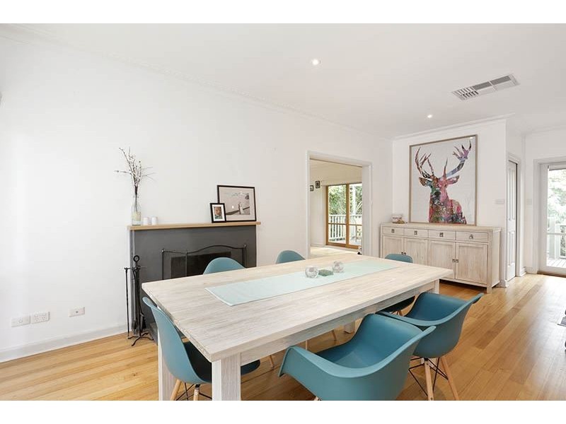 18 St Clair Crescent, Mount Waverley VIC 3149
