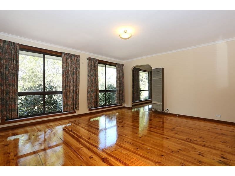 35 Holmbury Blvd, Mulgrave VIC 3170