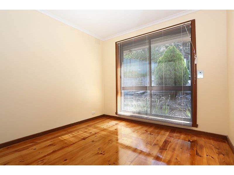 35 Holmbury Blvd, Mulgrave VIC 3170