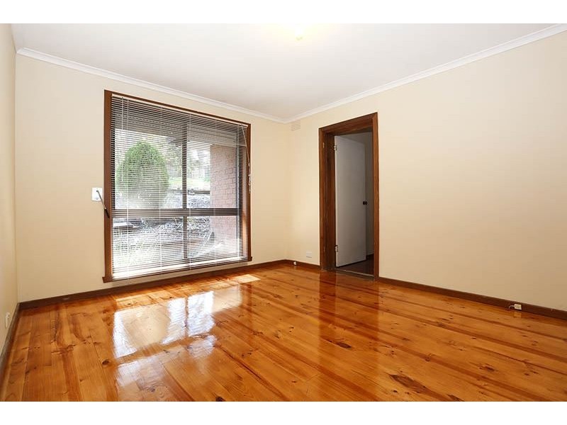 35 Holmbury Blvd, Mulgrave VIC 3170