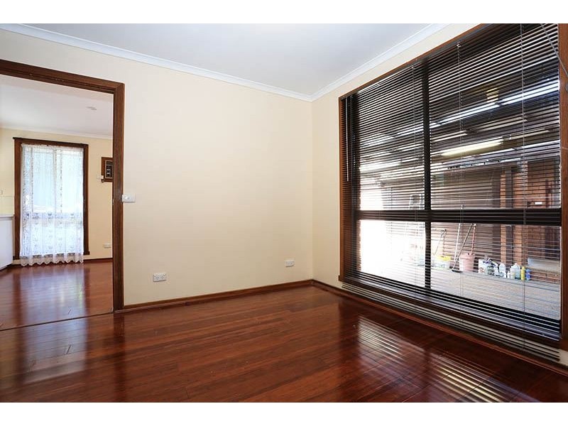 35 Holmbury Blvd, Mulgrave VIC 3170