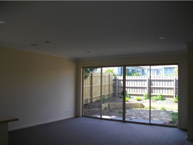 2/18 Jordan Avenue, Glen Waverley VIC 3150