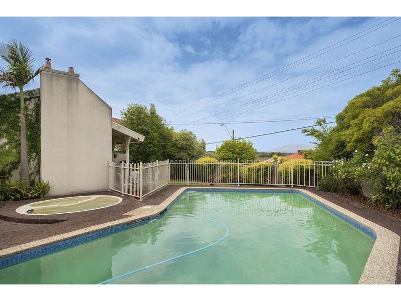 1 Rhodes Drive, Glen Waverley VIC 3150