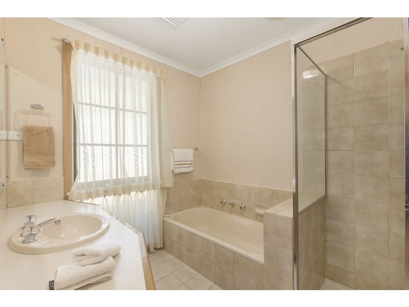 20 Sunnybrook Drive, Wheelers Hill VIC 3150