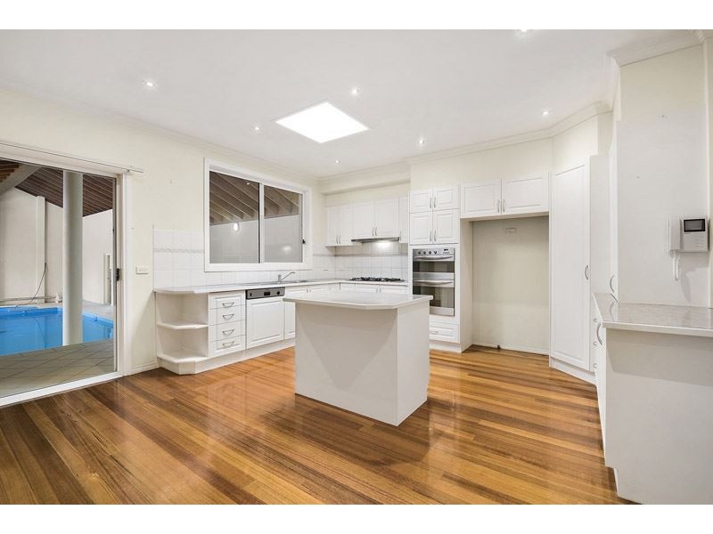 2 Miller Crescent, Mount Waverley VIC 3149