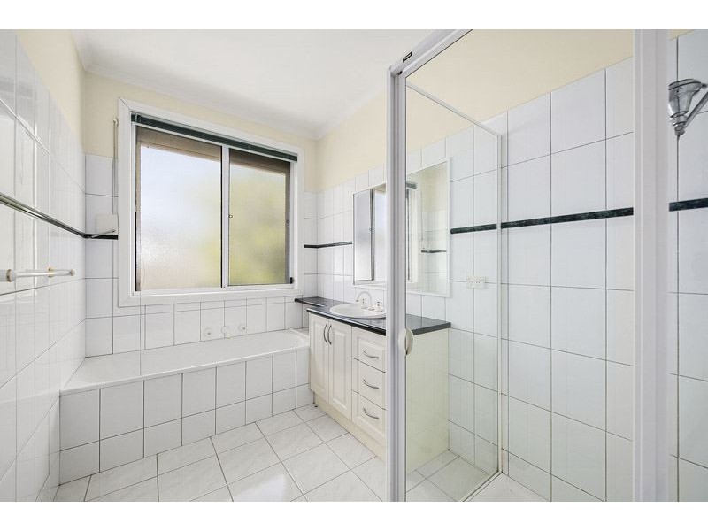 2 Miller Crescent, Mount Waverley VIC 3149