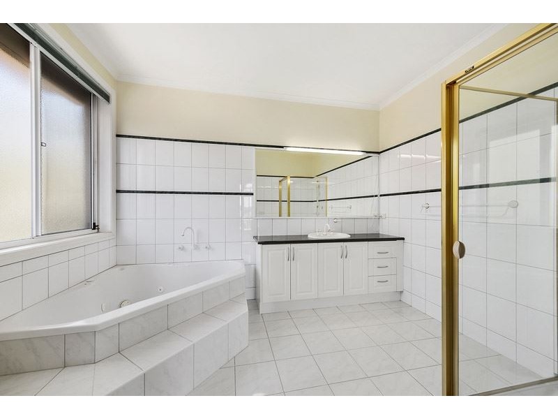 2 Miller Crescent, Mount Waverley VIC 3149