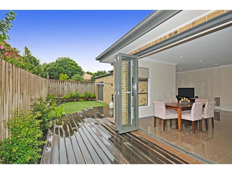 2/11 Charlton Street, Mount Waverley VIC 3149