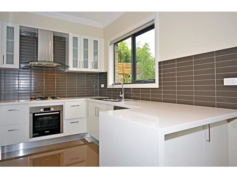 2/11 Charlton Street, Mount Waverley VIC 3149