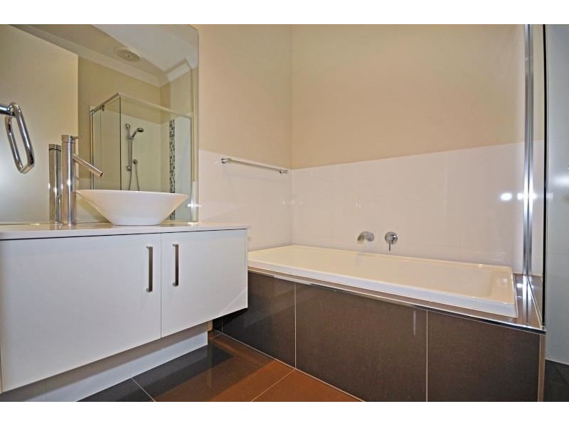 2/11 Charlton Street, Mount Waverley VIC 3149