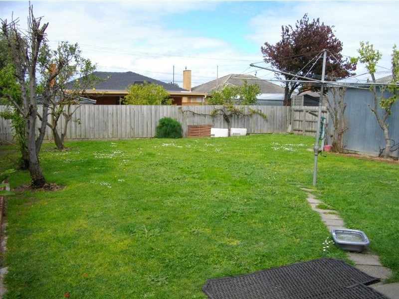 19 Holly Avenue, Dandenong North VIC 3175