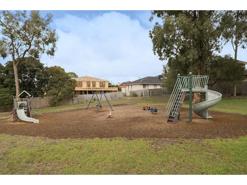 11 Arianne Road, Glen Waverley VIC 3150
