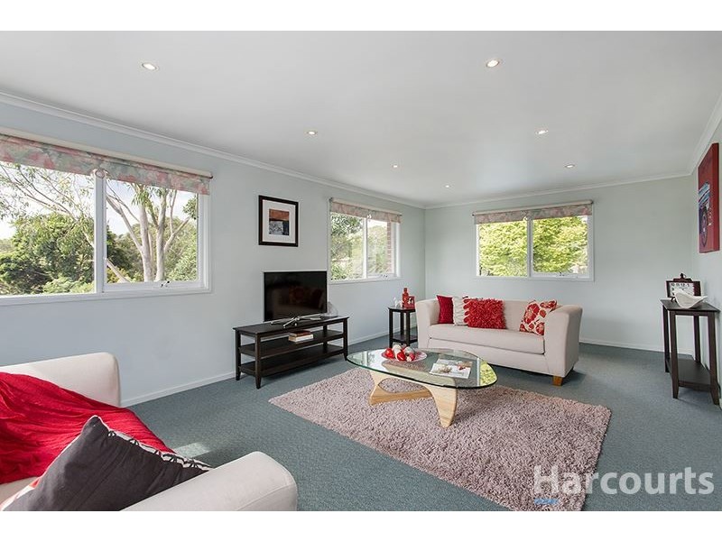 9 Bunker Crescent, Glen Waverley VIC 3150