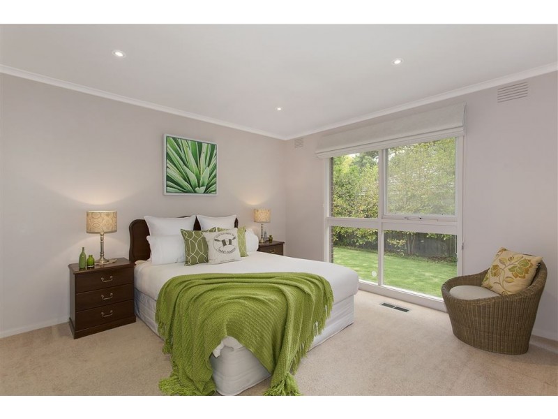 9 Bunker Crescent, Glen Waverley VIC 3150