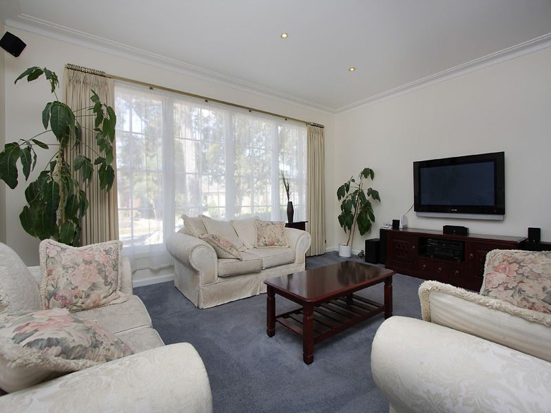 11 Blenheim Avenue, Glen Waverley VIC 3150