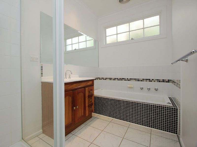 11 Blenheim Avenue, Glen Waverley VIC 3150