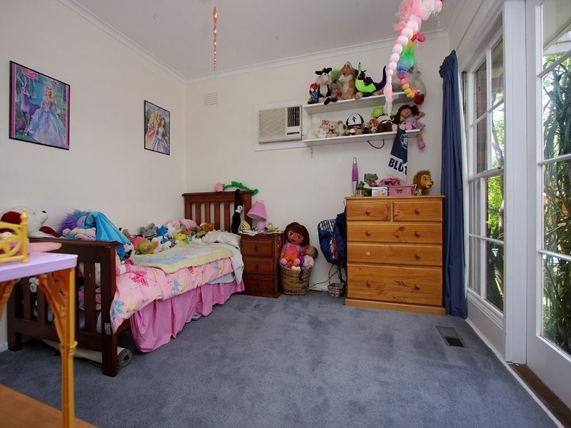 11 Blenheim Avenue, Glen Waverley VIC 3150